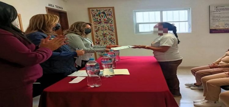 Gobierno de Hidalgo entrega becas a mujeres de todo el estado Gobierno de Hidalgo entrega becas a mujeres de todo el estado