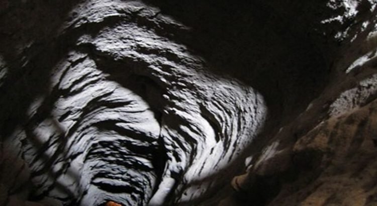 Huachicolero muere aplastado dentro de un túnel