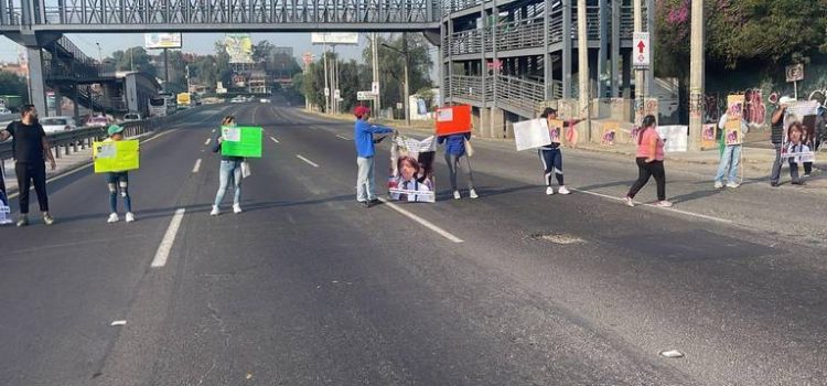Bloquean la autopista México-Pachuca por desaparición de una menor de edad