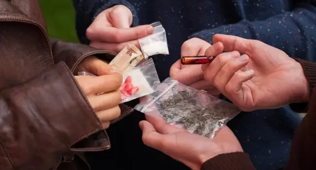 Adolescentes y jóvenes son quienes más consumen drogas en Pachuca