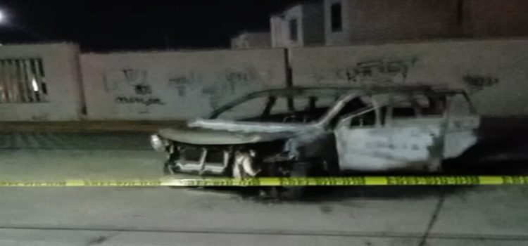 Atropella a joven motociclista y pobladores le queman el vehículo en Hidalgo