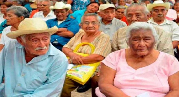 En Hidalgo, más de 20 mil adultos mayores esperan pago de pensión