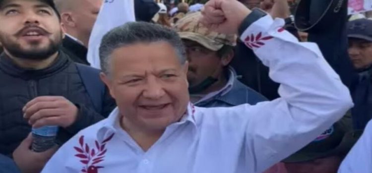 Gobernador de Hidalgo asiste a marcha de López Obrador en Ciudad de México