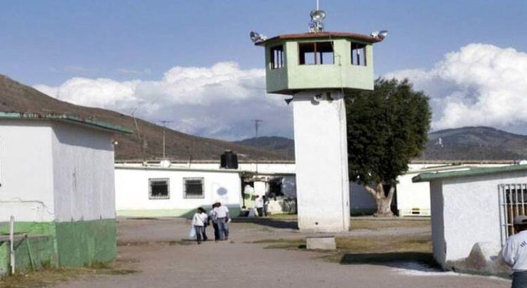 Catean tres penitenciarios de Hidalgo en busca de armas y droga