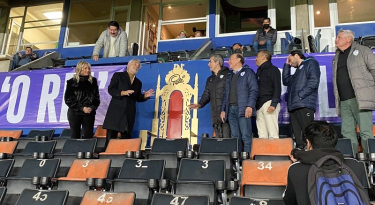 Colocan trono eterno para el Rey Pelé en el estadio de Pachuca