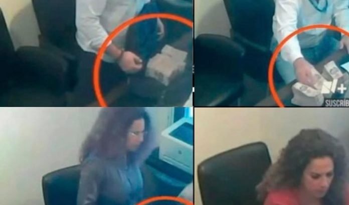 Exhiben a funcionarios de Layda Sansores recibiendo fajos de billetes; Amlo minimiza el escándalo