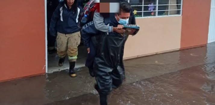 Una escuela primaria fue auxiliado tras inundación en Pachuca