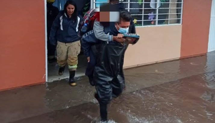 Una escuela primaria fue auxiliado tras inundación en Pachuca