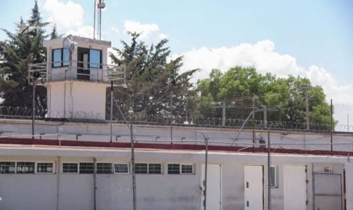 A interno de penal en Pachuca, le lanzaban pelotas con droga del exterior