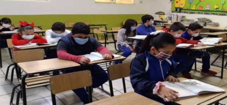 Cubrebocas en escuelas ya no será obligatorio
