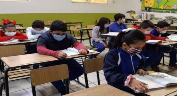 Cubrebocas en escuelas ya no será obligatorio
