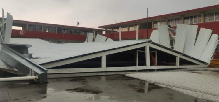 Colapsa techado en primaria por fuerte lluvia y granizo￼ en Tizayuca, Hidalgo