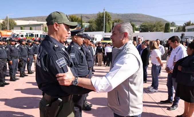 Reciben aumento salarial del 2.5% policías de Pachuca