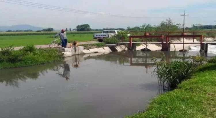 Localizan feto en canal de aguas negras en Hidalgo