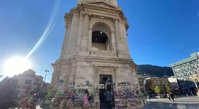 Pachuca, sin recursos para retirar pintas del Reloj Monumental