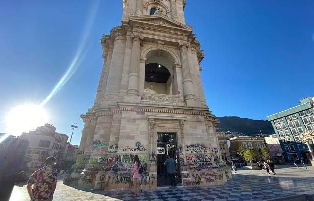 Pachuca, sin recursos para retirar pintas del Reloj Monumental