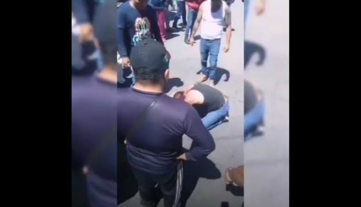 Golpean a presunto ladrón en Central de Abastos