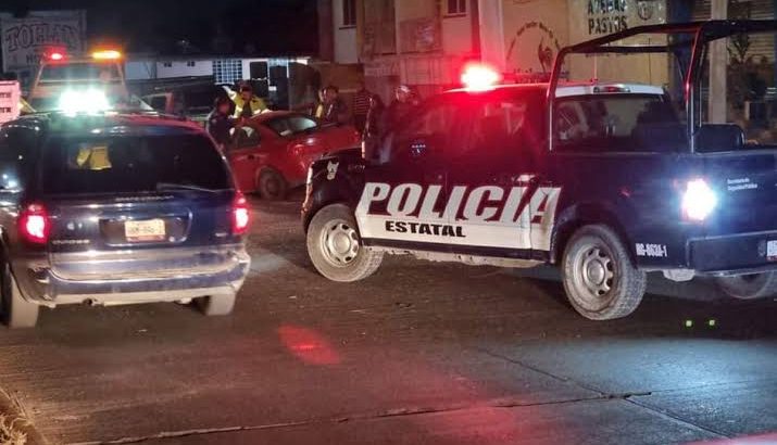 Lo atacan con cuchillo afuera de un bar en Pachuca