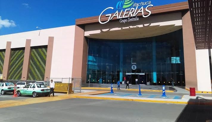Tras asalto en plaza comercial de Pachuca se llevan a guardia de seguridad privada