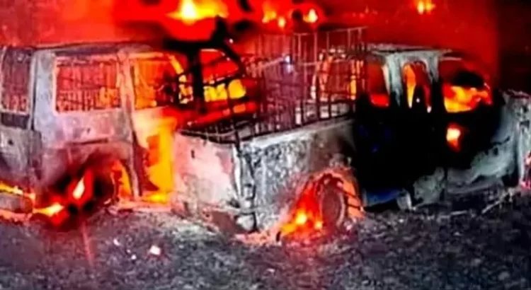 Localizan vehículos incendiados con combustible robado en Hidalgo