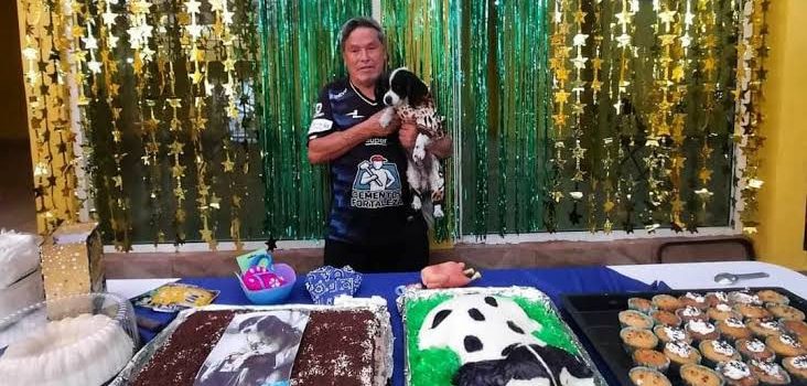 Festejan 14 años a perrito en Pachuca con gran fiesta