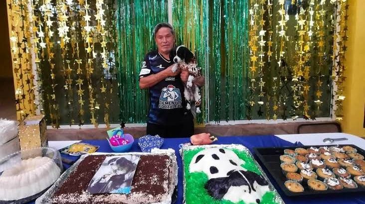 Festejan 14 años a perrito en Pachuca con gran fiesta