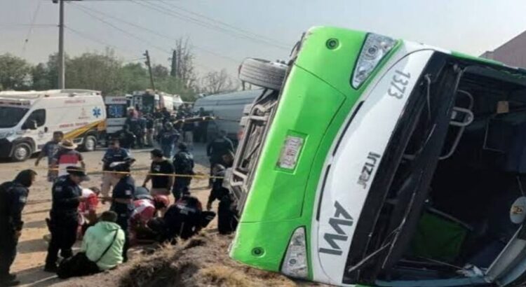 Tren embiste a un camión de pasajeros en Hidalgo