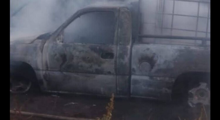 Arden 2 camionetas huachicoleras en Hidalgo