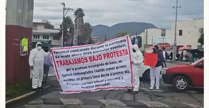 Trabajadores de salud bloquean acceso al Hospital General de Pachuca