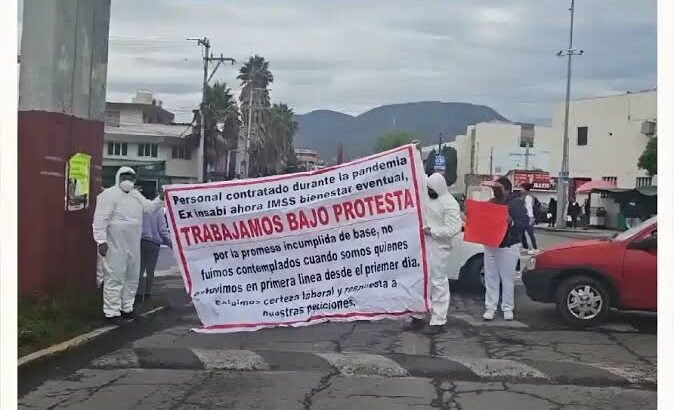 Trabajadores de salud bloquean acceso al Hospital General de Pachuca
