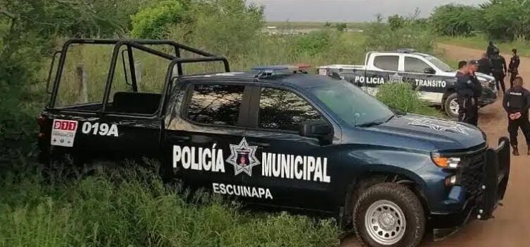 Hombre asesinó a su esposa embarazada frente a su hija y huyó