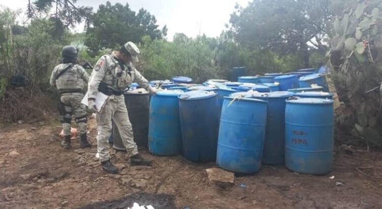 En Hidalgo desmantelan presunto centro de distribución de huachicol