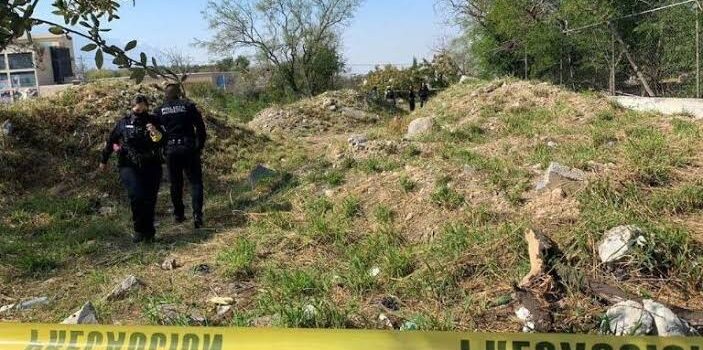 En Pachuca, asesinan a un hombre, lo arrastran y abandonan su cuerpo en un baldío