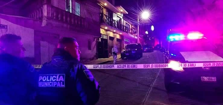 En plena vía pública, hombre muere baleado en colonia de Pachuca