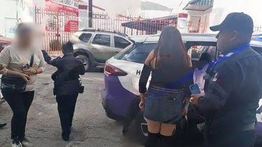 Rescatan a adolescente que fue subida a un auto en Pachuca