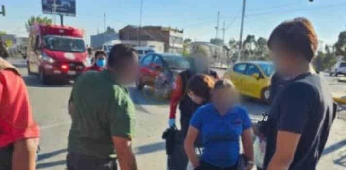 Apuñalan a hombre por defender a mujer de un limpiaparabrisas