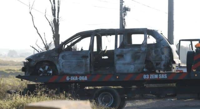 Hallan en Hidalgo camioneta calcinada con 2 cuerpos sin vida en su interior, cerca de Pachuca