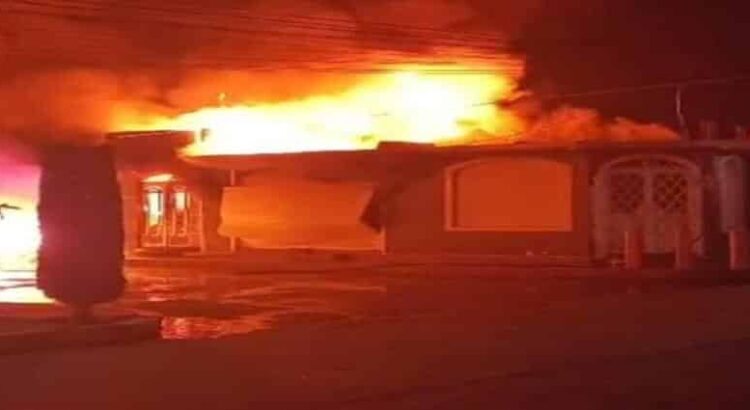 Arde vivienda donde se almacenaba huachicol en Hidalgo