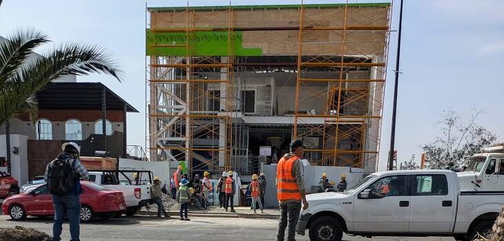 Trabajador cae de tercer piso en construcción de Zona Plateada en Pachuca