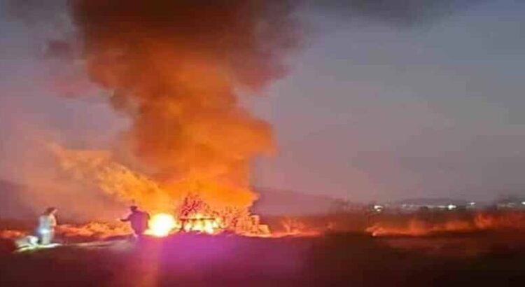 Explotan dos camionetas huachicoleras en Hidalgo