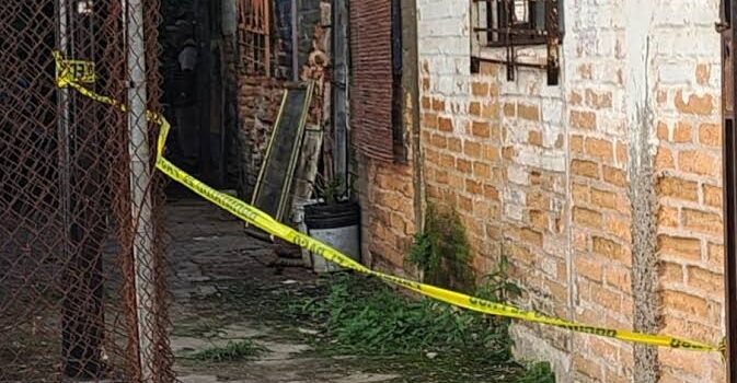 Localizan a un hombre muerto en casa abandonada