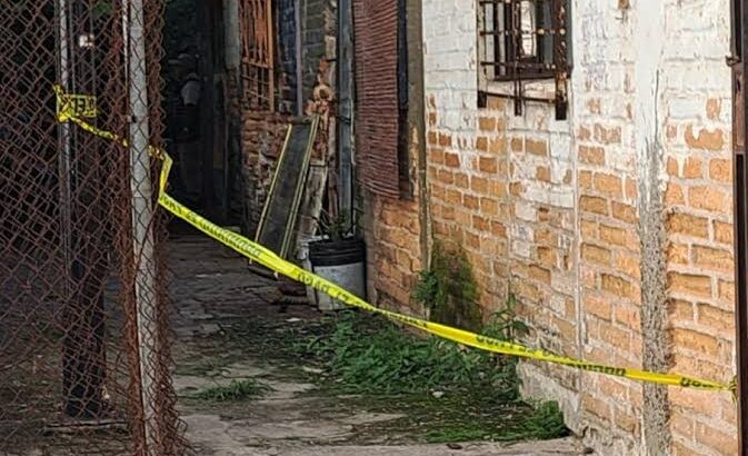 Localizan a un hombre muerto en casa abandonada