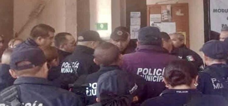Policías de Hidalgo protestan por aguinaldo incompleto