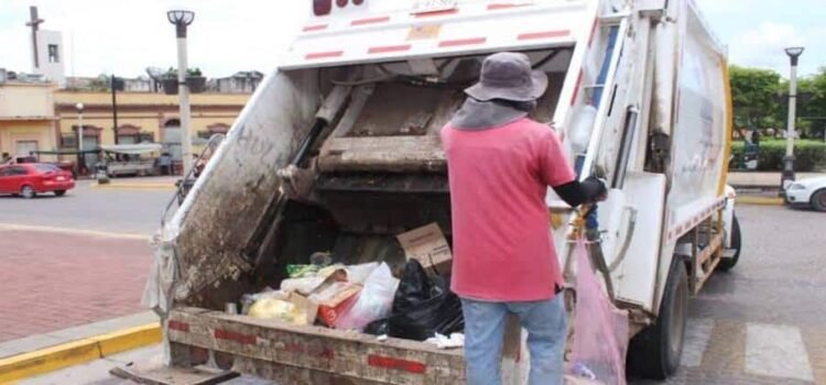 Recolectan 25 toneladas de basura en Mercado Hidalgo por fiestas de fin de año