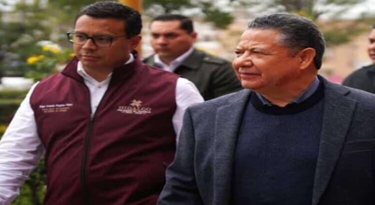 Anuncia Menchaca aumento salarial a más de 22 mil burócratas de Hidalgo