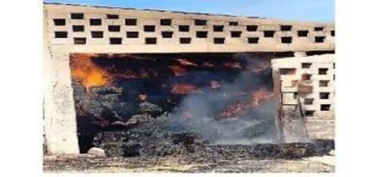 Bodega de pacas arde tras ser alcanzada por pirotecnia en Hidalgo