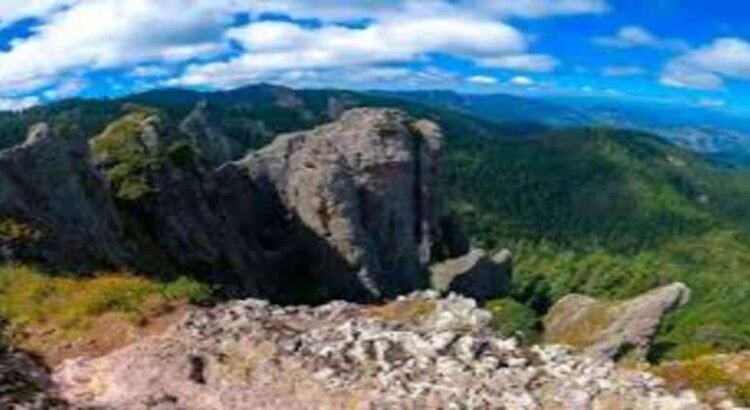 Turista pierde la vida tras caer de peña en Mineral del Chico mientras se tomaba selfie