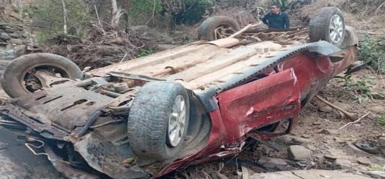 Derrumbe y volcadura dejan dos muertos y caos vial este sábado en Hidalgo Derrumbe y volcadura dejan dos muertos y caos vial este sábado en Hidalgo