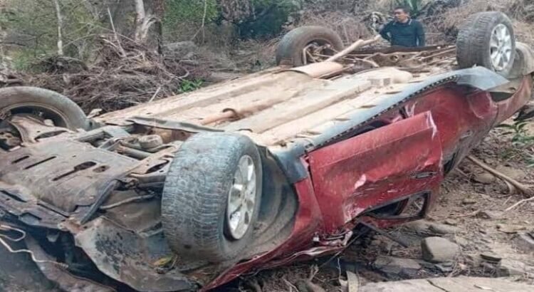 Derrumbe y volcadura dejan dos muertos y caos vial este sábado en Hidalgo