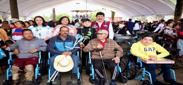 Entrega DIF Hidalgo juguetes y sillas de ruedas en Acaxochitlán Entrega DIF Hidalgo juguetes y sillas de ruedas en Acaxochitlán
